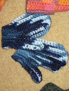 crocheted child's mitten