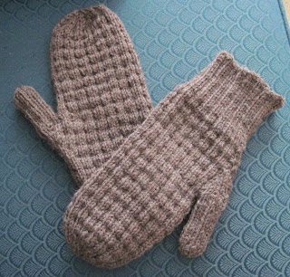 knitted mittens for homeless