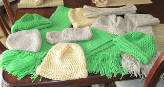crochet hats and scarves for homeless
