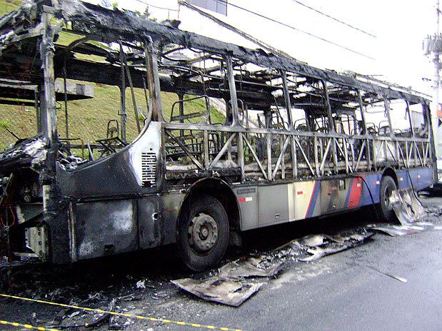 Ônibus são incendiados na zona Leste de Porto Velho