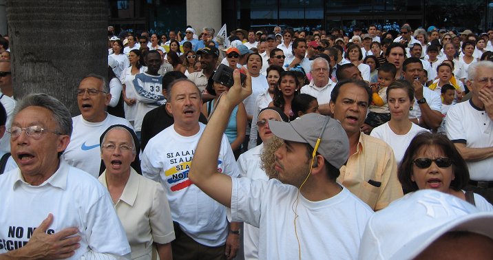 [singing-colombia3456.jpg]