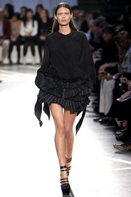 Fashion Runway : Givenchy Spring / Summer 2010 Paris Fashion Week