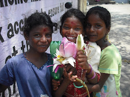 Practicing English with girls on the street