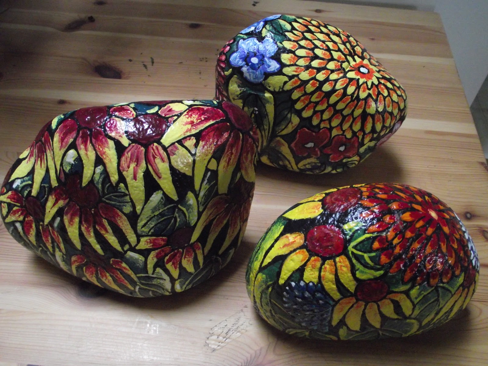 RoseReta's Art PAINTED ROCKS! Flowers that need no care, never die