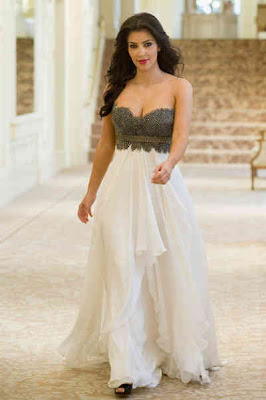 BoldMail: Kim Kardashian Plays Dress Up