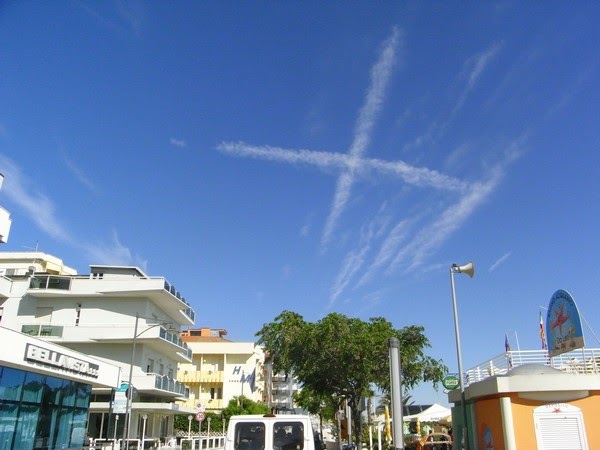 R0021144+crossed+contrails+tn.JPG