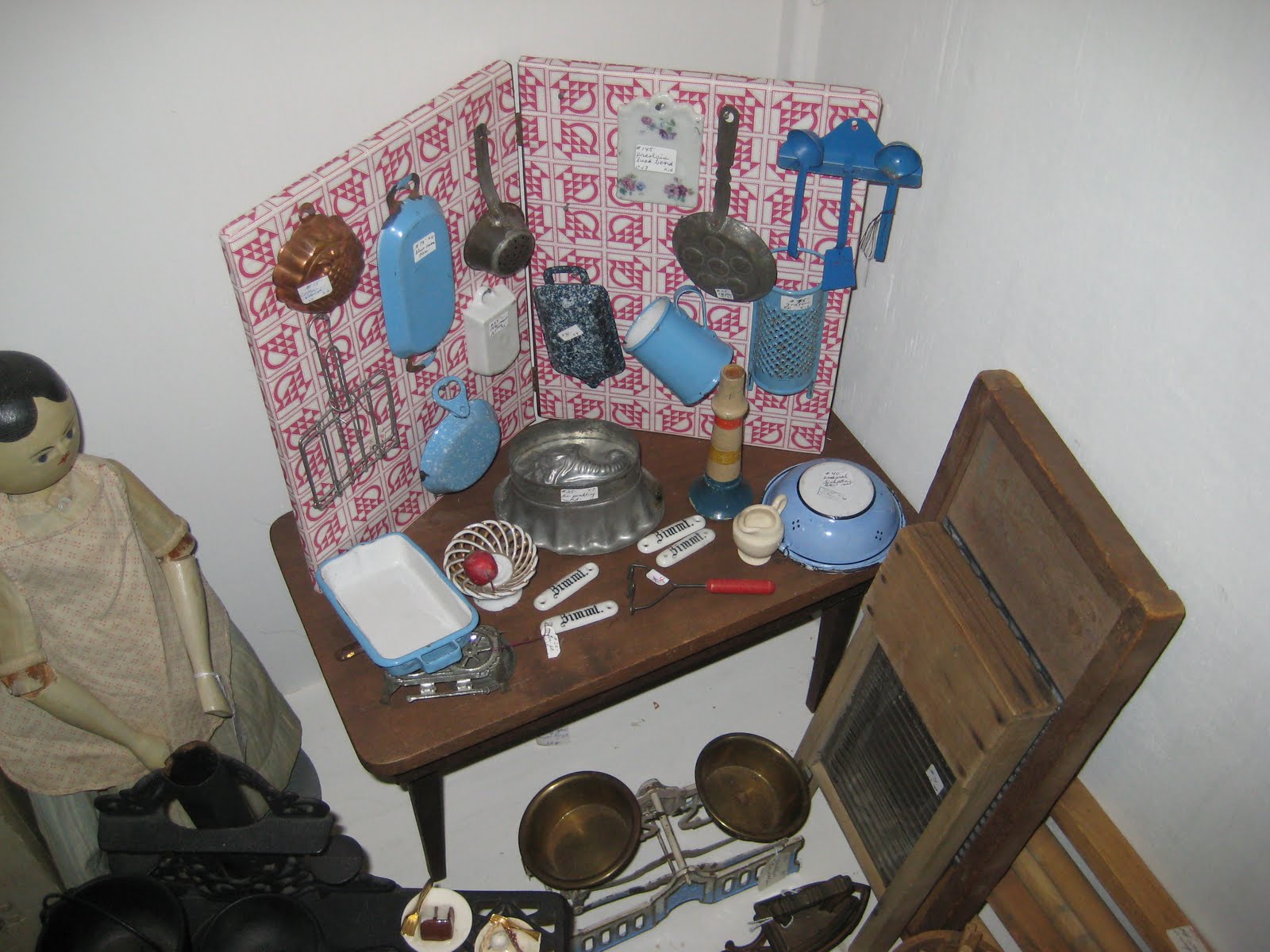 home accessories Visiting Special Joys Antique Doll Shop And Bed And