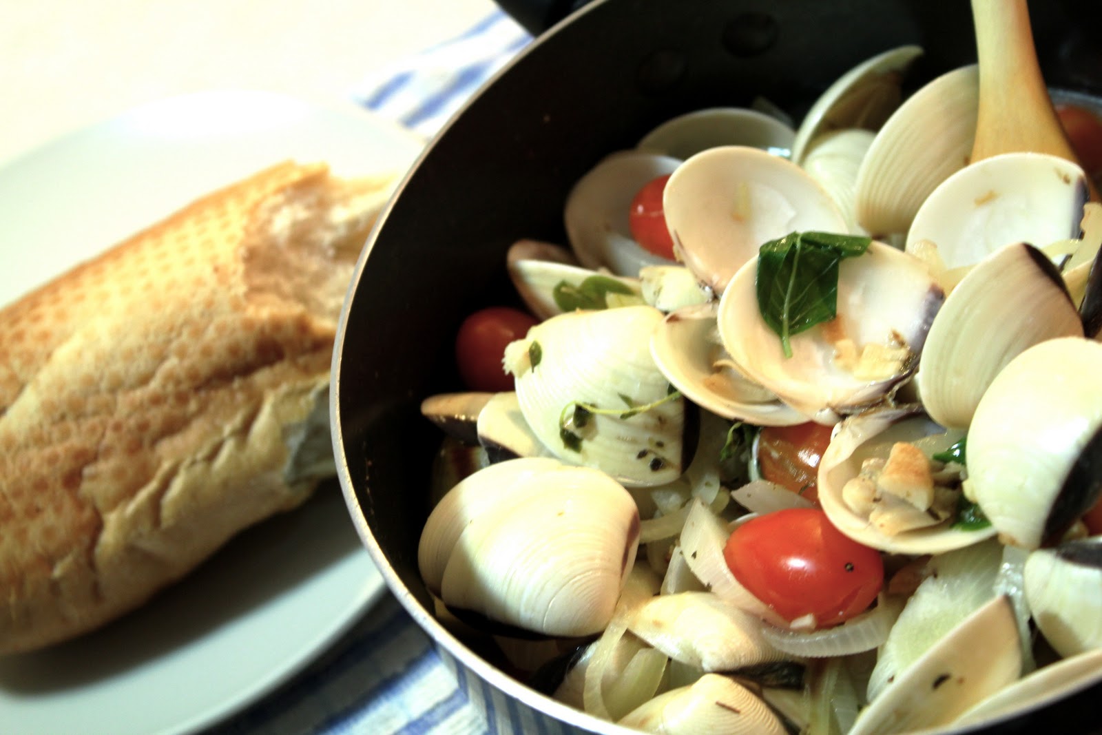 Cookzillah Clams in White Wine Sauce