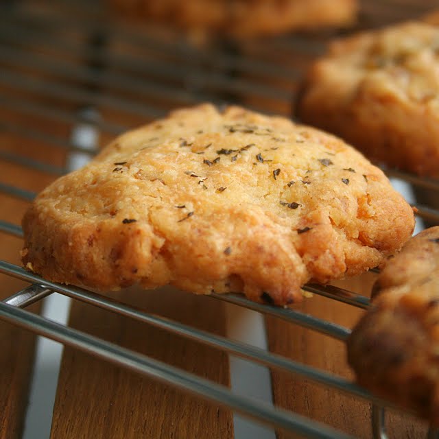 pepsakoy Savoury Cheddar and Cornflake Cookies