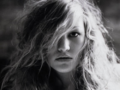 Actress Pictures: Sexy Julia Stiles Wallpapers