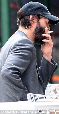 KEANEWS: July 22 2010 Keanu Reeves looks more homeless hobo than ...
