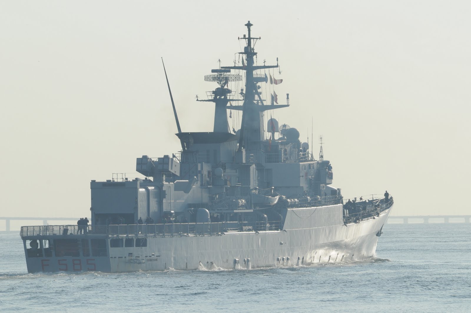 SHIPS & THE SEA - BLOGUE dos NAVIOS e do MAR: Fragata italiana no Tejo