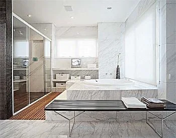 banheiros modernos com banheiras