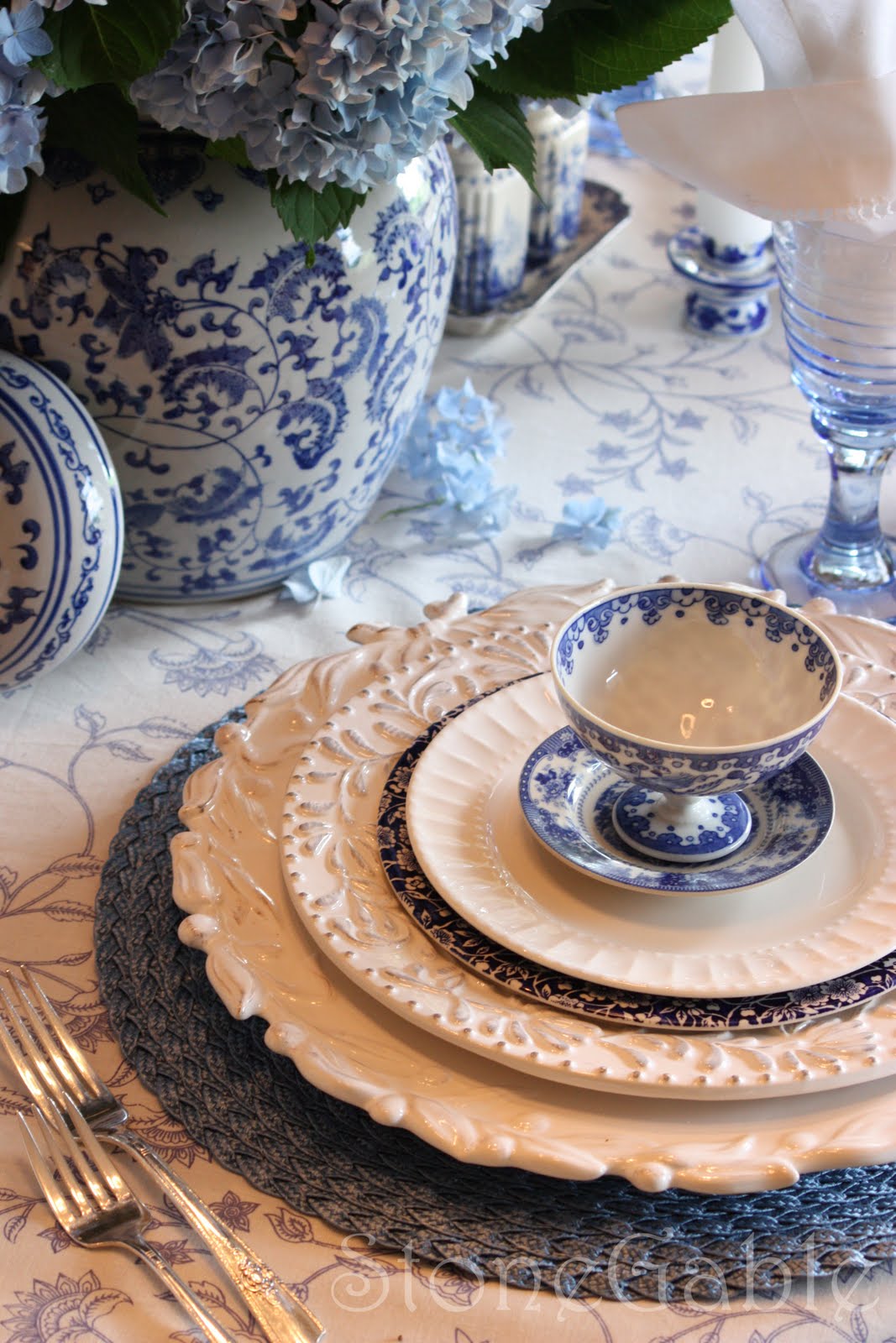 StoneGable: Blue And White Summer Tablescape