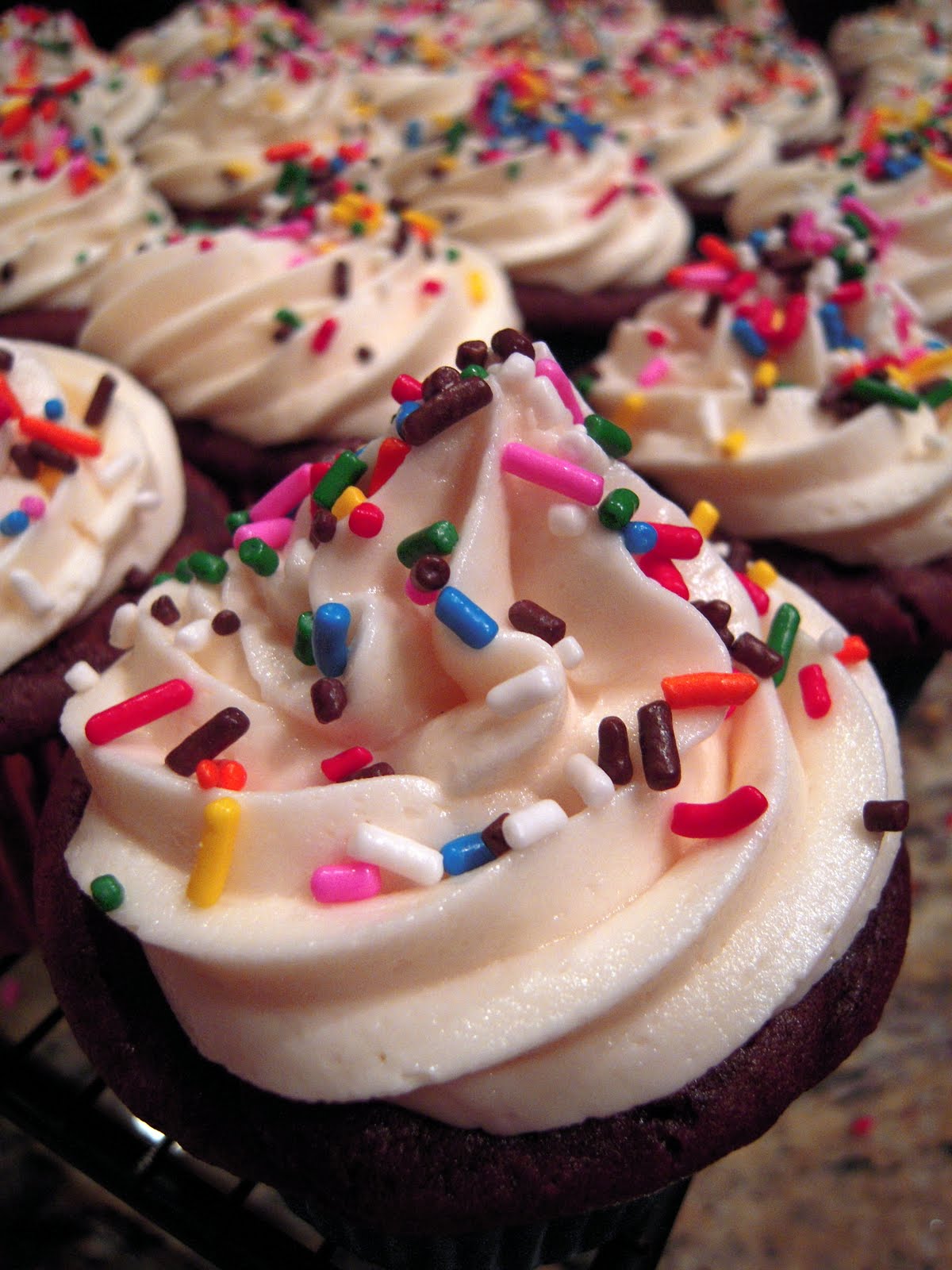BEST Chocolate Cupcakes & Buttercream Frosting EVER ... BEST Chocolate Cupcakes & Buttercream Frosting EVER ...
