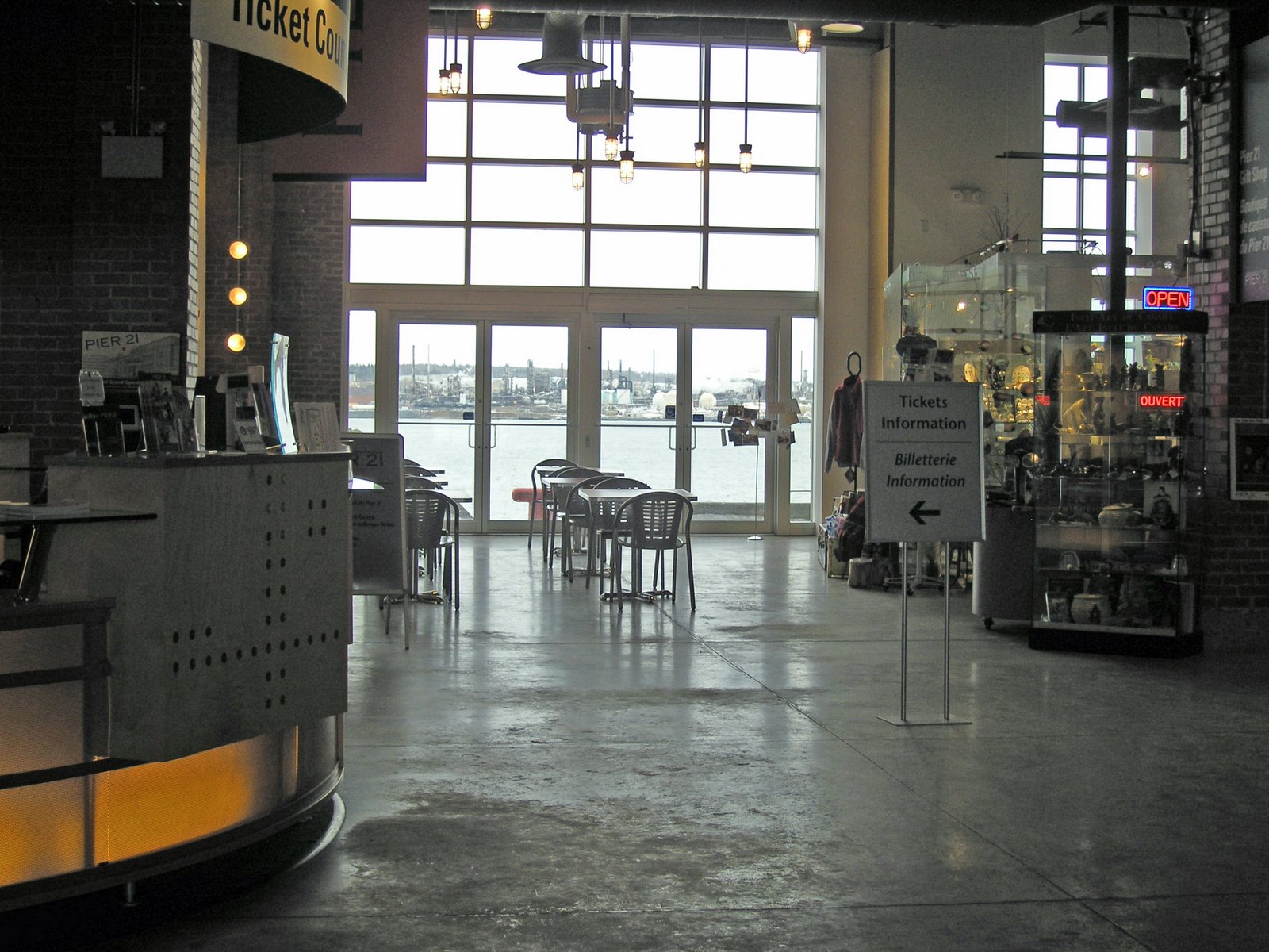 [lower+level+entrance.JPG]
