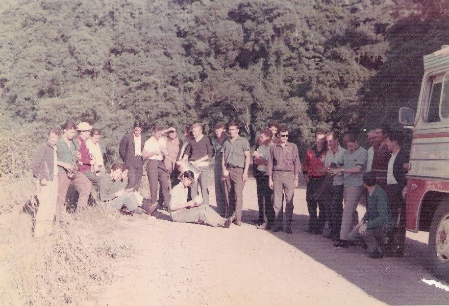 Ônibus do Botafogo quebrado próximo a Soledade - 1967