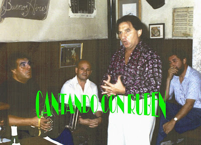 Carlos Del Mar cantando con Ruben Juarez