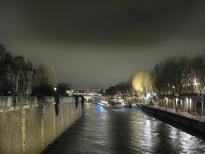 Paseo nocturno por el Sena en Paris