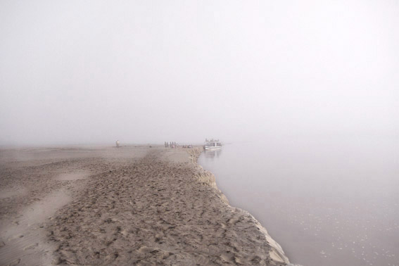 niebla en el río Tsiribihina, Madagascar