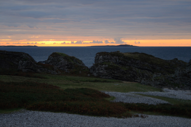 [sunset+over+nave+island+small.jpg]