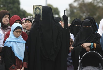 Muslimah Austarali Demo Pelarangan Niqab