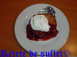 Papanasi cu smantana si dulceata de visine (Romanian sweet)