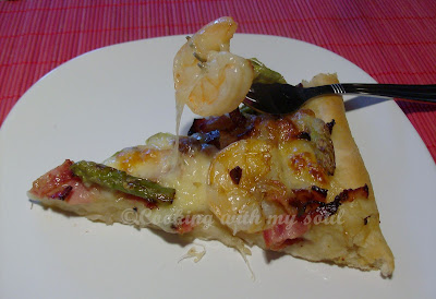 Pizza cu creveti si sparanghel (Shrimp and asparagus pizza)