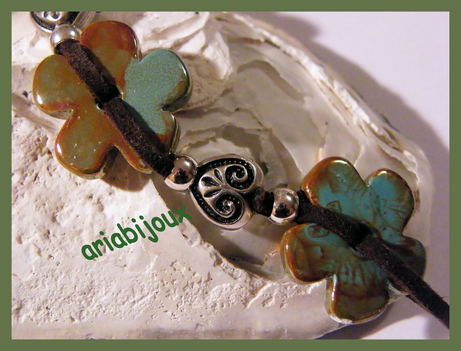 [bracelet+flowers+ceramic+beads+vicino.JPG]