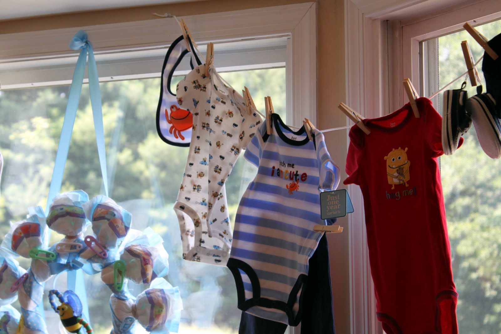 onesies on clothesline  Baby shower onesie, Baby shower