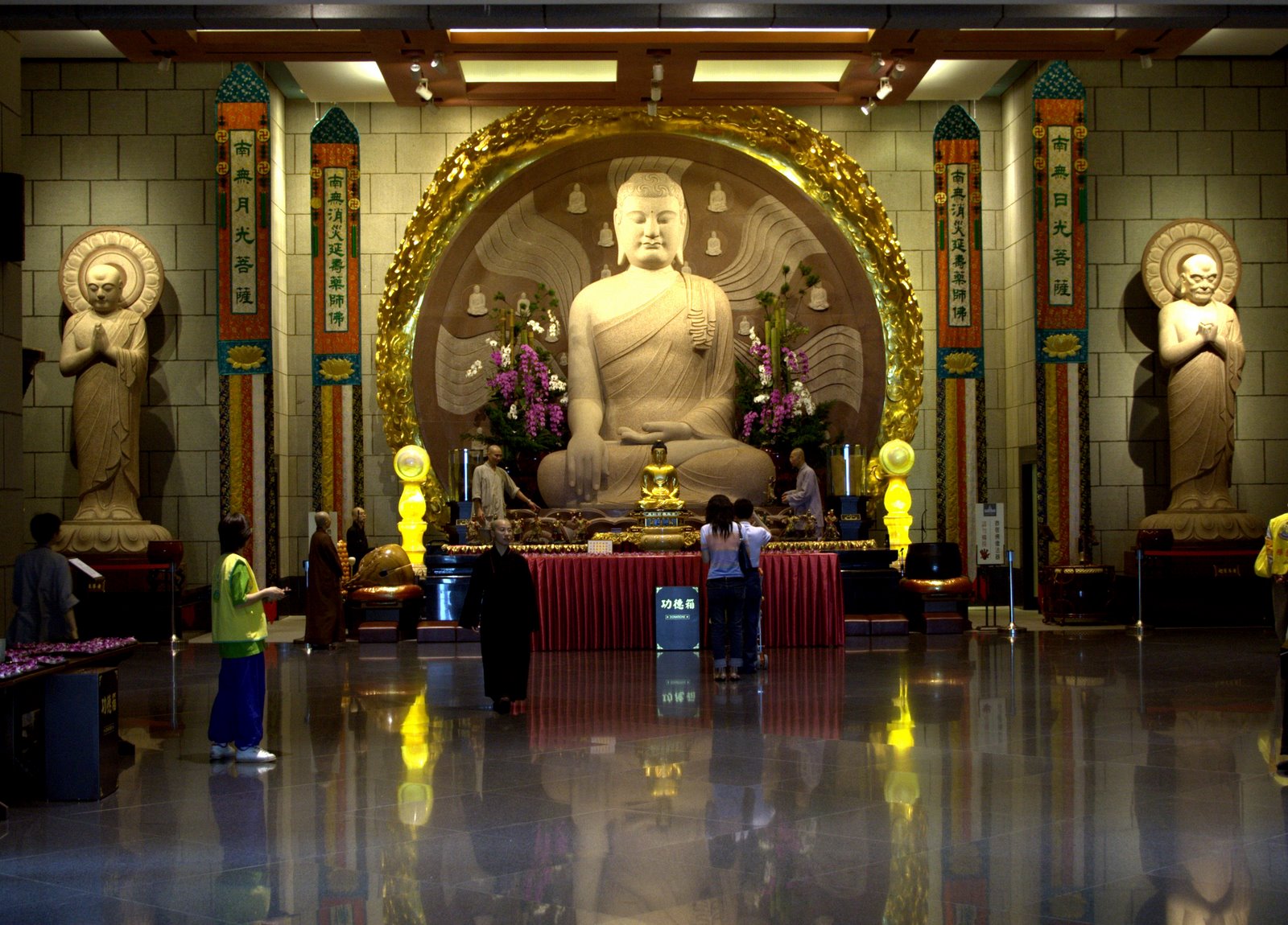 [Buddist+Temple+3++-+Southern+Taiwan.jpg]