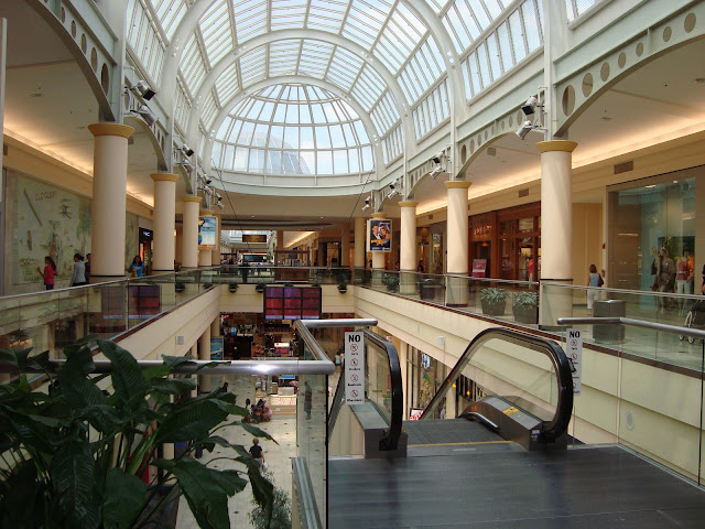 Louis Vuitton at Roosevelt Field® - A Shopping Center in Garden City, NY -  A Simon Property