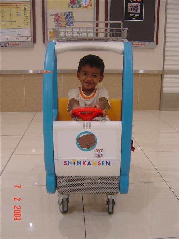 [jj+au2+7feb09+002+(Large).jpg]