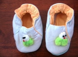 [prize+cd+booties.JPG]