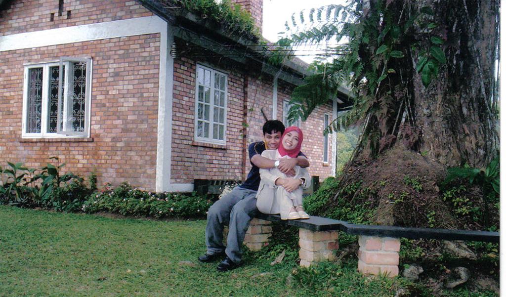 [honeymoon1+(Large).jpg]