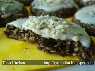 Biscuiti cu seminte si faina de canepa