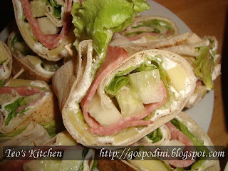 Rulouri sandwich din paine araba