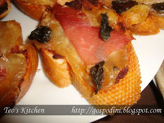 Bruschette cu pesto rosu