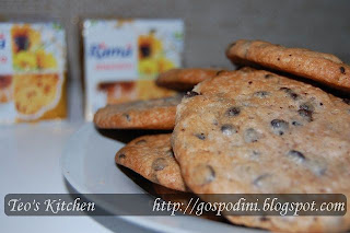 Biscuiti cu fulgi de ciocolata