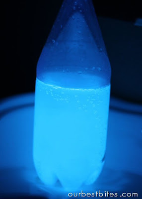 Kids in the Kitchen: Glow in the Dark Food, Magic Colors, and Giant Bubbles!