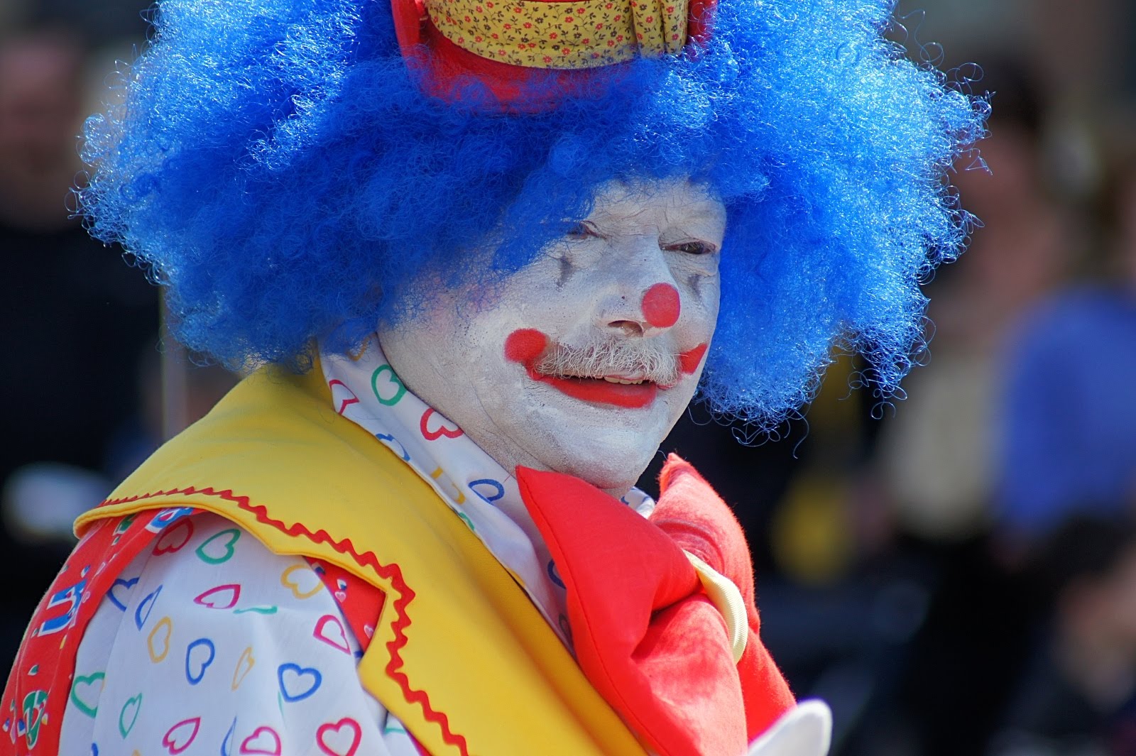 Мужик клоун. Тюльпан Хэппи клоун. Высокий клоун. Испанский клоун. Клоун синий красный.