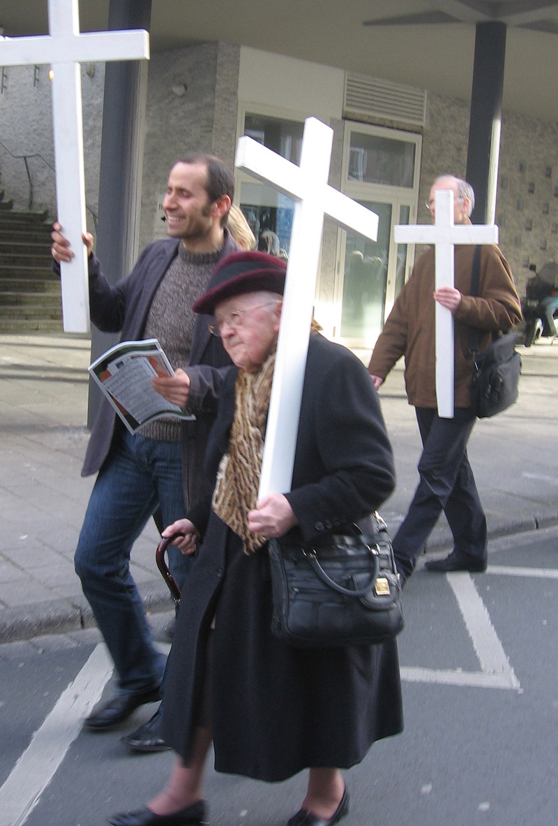 [The+Little+Old+Lady+Carries+Her+Cross.jpg]