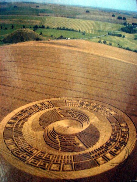 Cool crop 'art' circles from around the world ...
 Famous Crop Circle