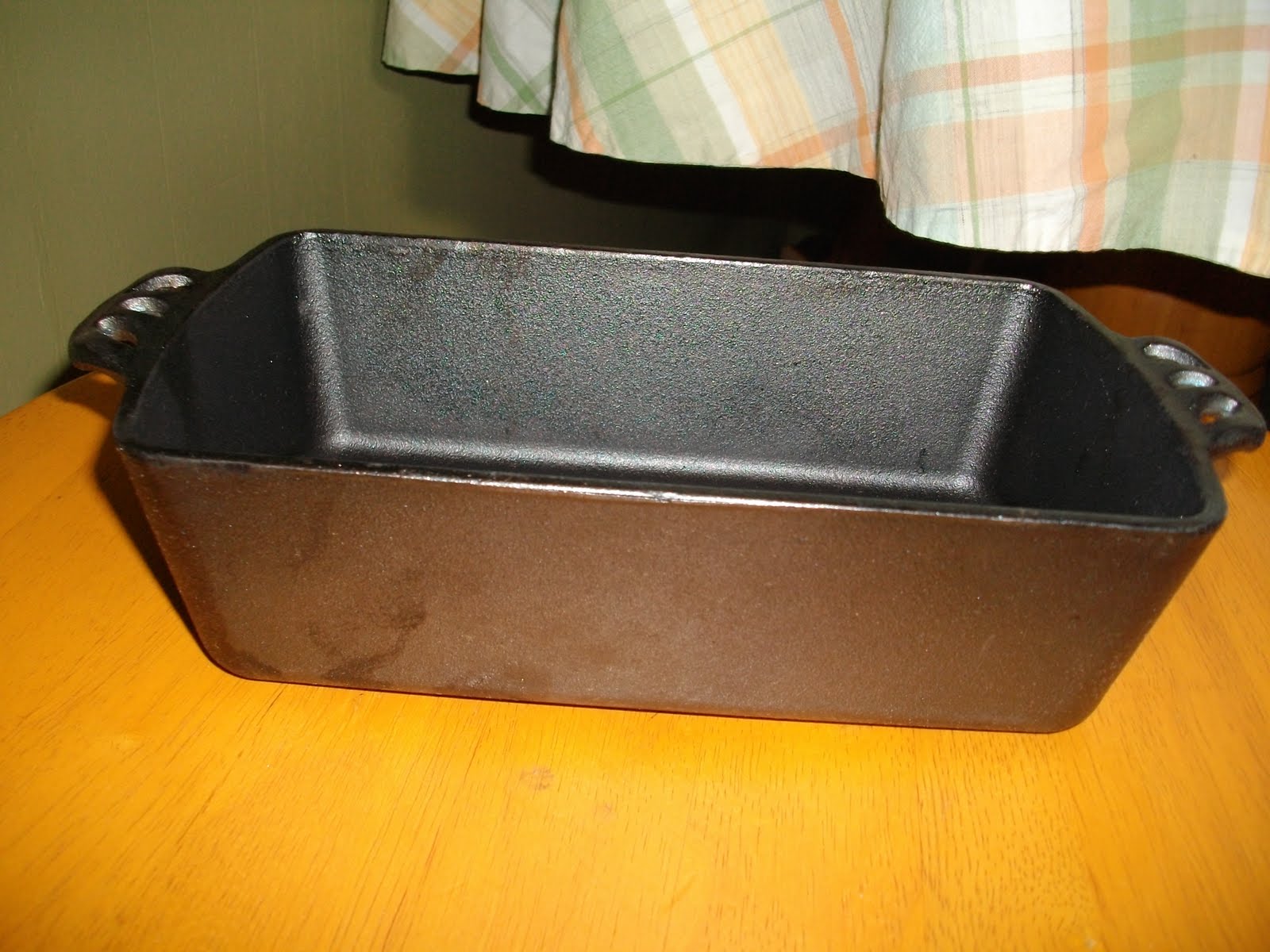 Cakerwakers Cast Iron Bread Pan!