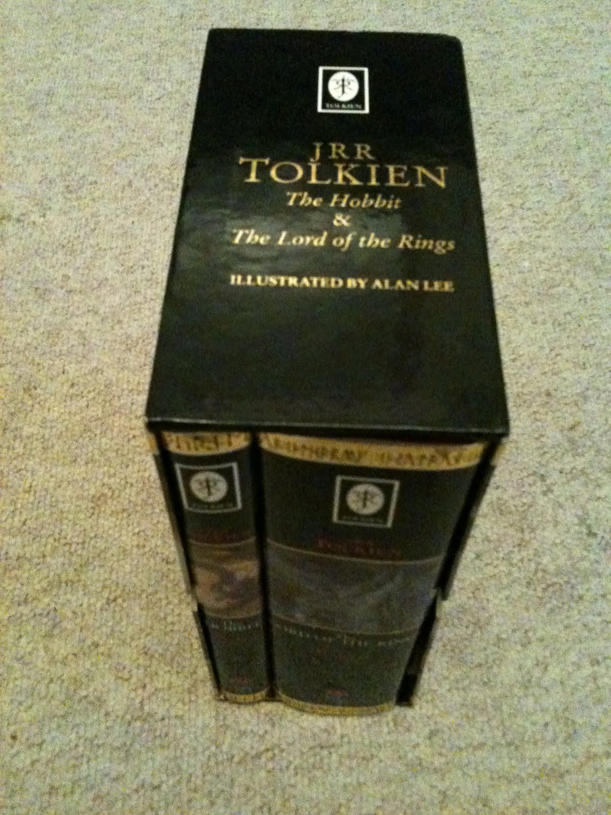 Collecting Tolkien: The Hobbit & The Lord of the Rings illustrated box ...