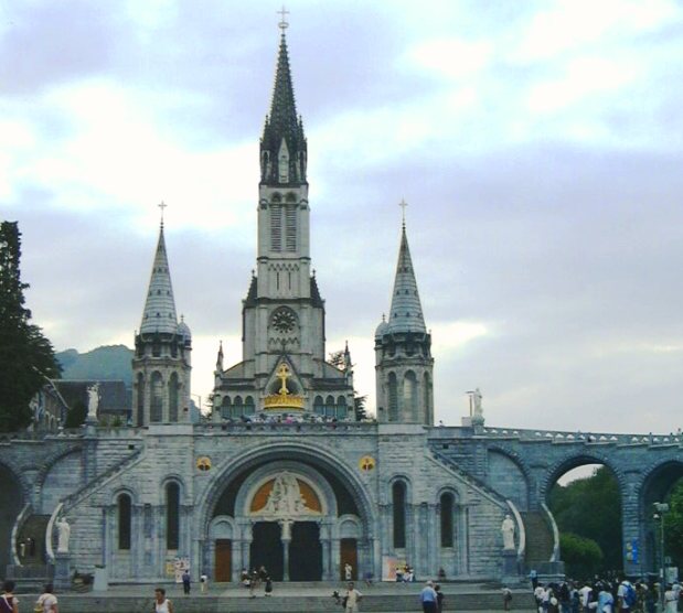 [Cathedral_in_Lourdes_Summer.jpg]