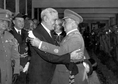 [franco+e+salazar.jpg]