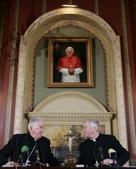 [capt_0b63e0b27655432d982e830c41c4b7f3_aptopix_britain_catholic_leader_llp103.jpg]