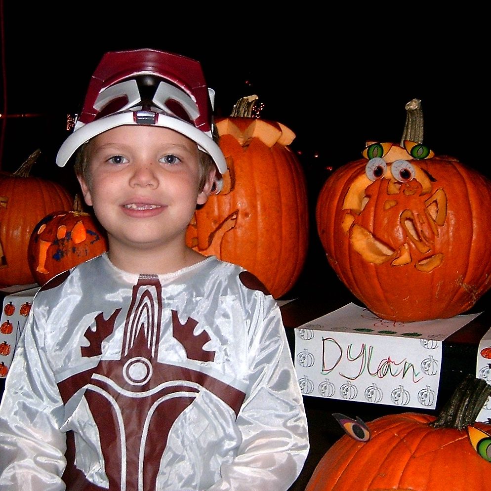 [Dylan+halloween.jpg]