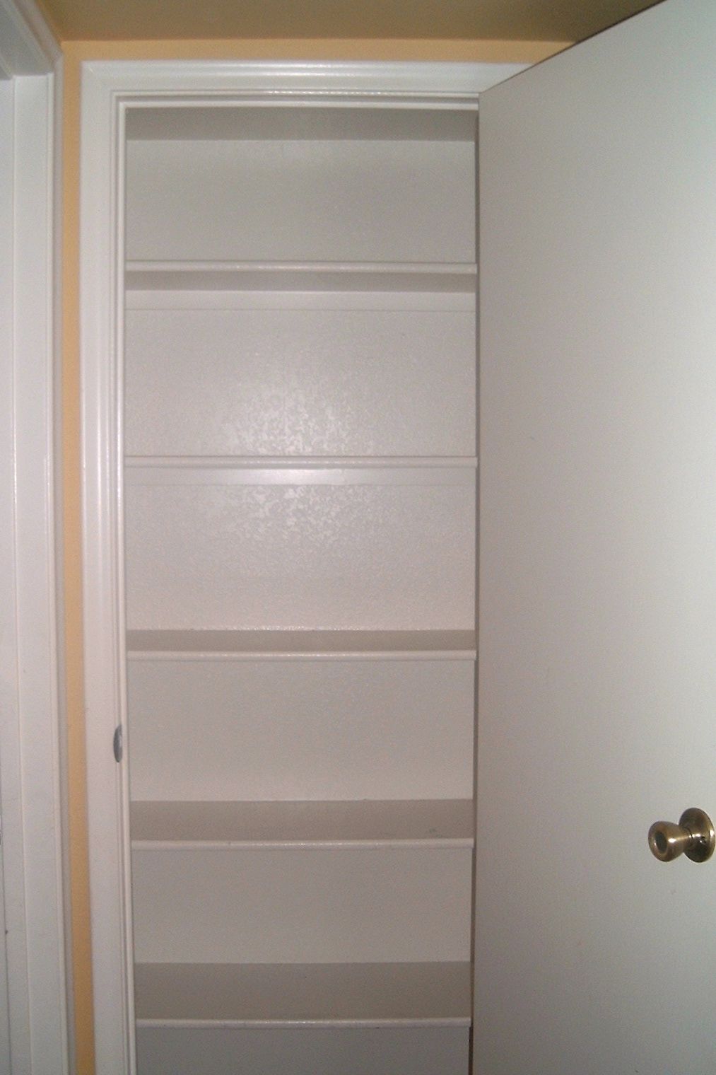 [craft+closet+before.jpg]